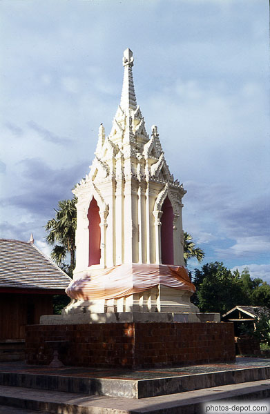 photo de temple blanc