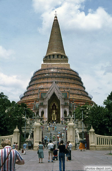 photo de Stûpa, temple en forme de cone abritant des cendres sacrées