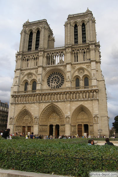 photo de facade de la cathédrale
