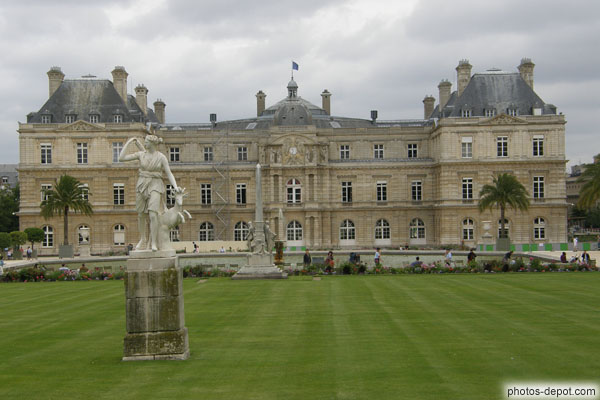 photo de Diane Chasseresse et palais du Luxembourg