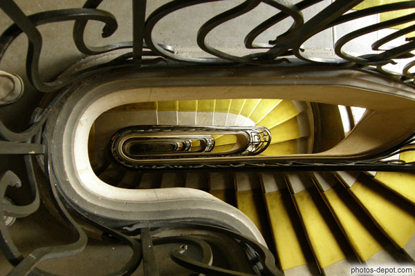 photo de descente d\'escalier intérieur, immeuble Lavirotte