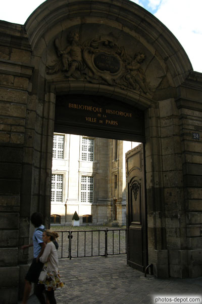 photo d'Hôtel construit pour Diane de France duchesse d'Angoulème. Alphonse Daudet y vécut