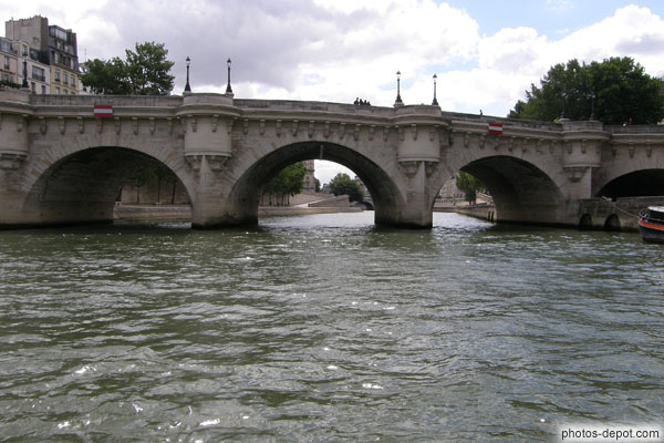 photo de Pont appelé neuf car 1er pont de pierre, sans maisons et non couvert. Peint par Renoir et lieu du film 