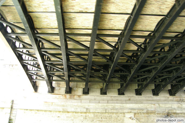 photo de structure métallique du pont au Double