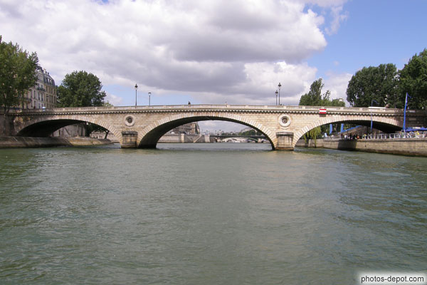 photo de Pont Louis Philippe, de 1857, donne sur l'église St Gervais St Protais au + vieil orgue de France