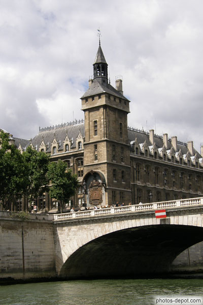 photo de Tour de l'horloge, la + vieille horloge de Paris inaugurée en 1310, elle fonctionne encore parfaitement
