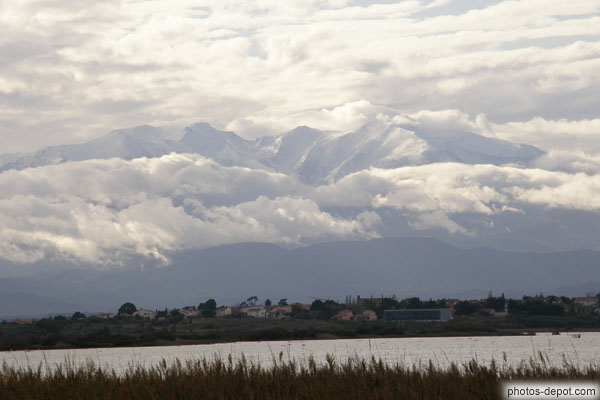 photo de Mont Canigou devant l'étang de St Cyp