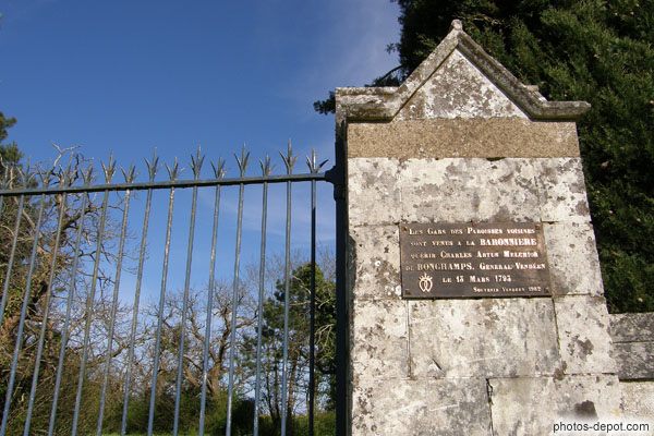 photo de plaque rappelant la levée de l'armée chouanne contre les révolutionnaires