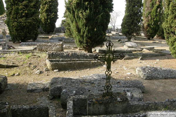 photo de Nécropole mérovingienne abritait à l'origine plus de 16000 tombes