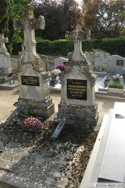 photo d'Epitaphe sur tombe : mort des suites de guerre...