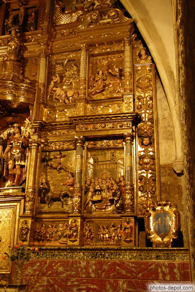 photo de Panneaux de l'autel racontant le martyr et la translation des reliques des saints