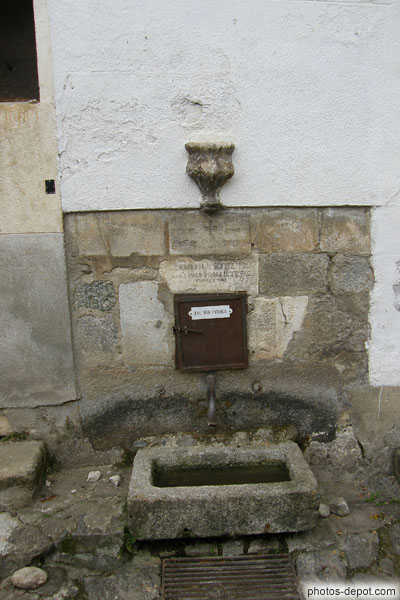 photo de vieille fontaine