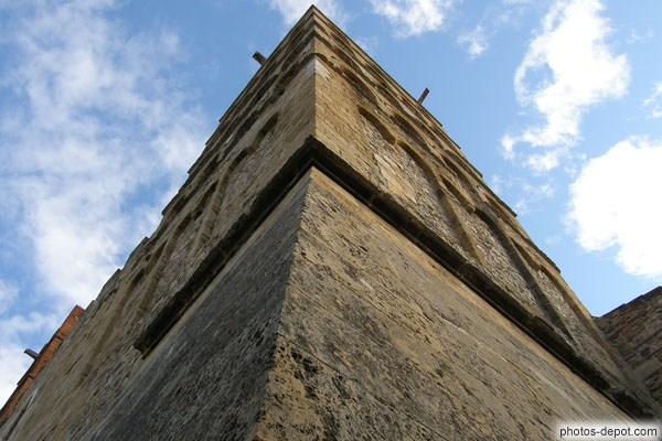 photo de tours fortifiées de l'Abbaye d'Elne