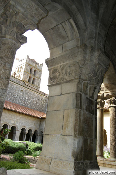 photo d'Abbaye vue du cloître