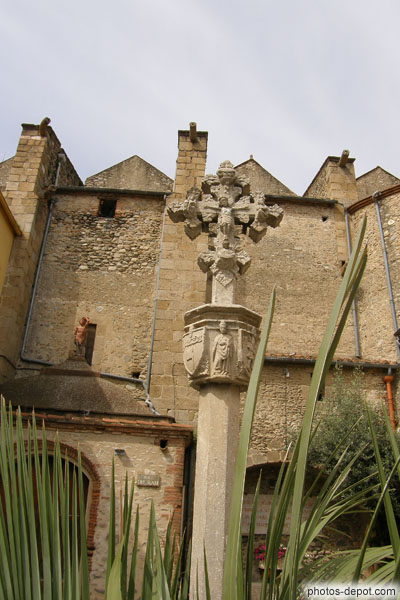 photo de la Creu, cette grande croix des chemins médiévale, plaça del Ram