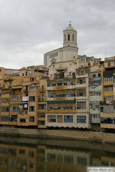 photo de Cathédrale et ville historique