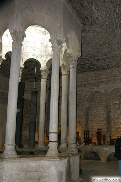 photo de colonnes du frigidarium