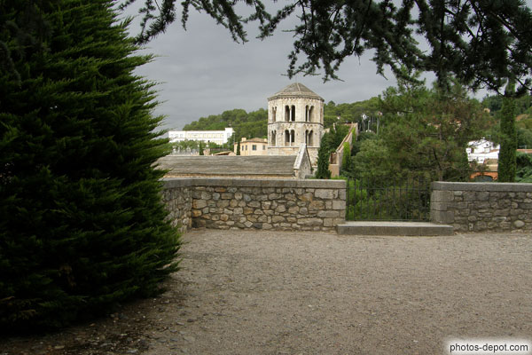 photo de Tour fortifiée San Pere Gallicans et remparts aux escaliers