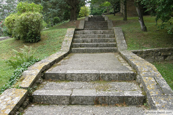 photo d'escaliers des jardins de la cath�drale