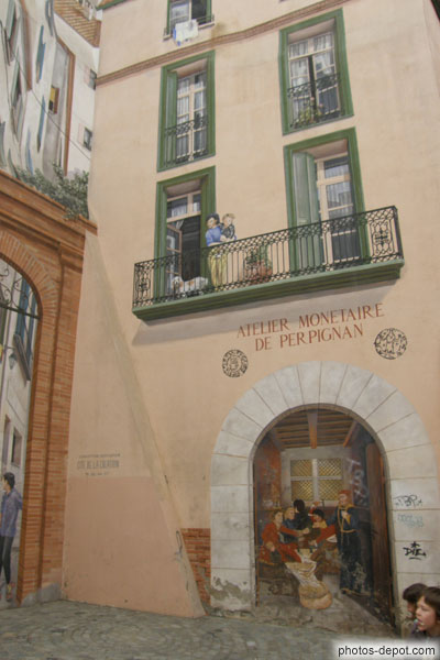 photo de peinture en trompe l'Oeil sur mur de maison