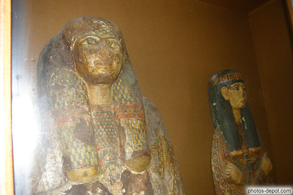 photo de couvercles intérieur et extérieur du sarcophage égyptien