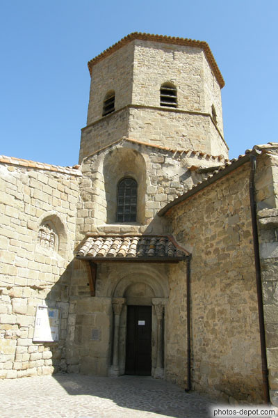 photo de clocher à sept pans surmontant le choeur de l'église à 14 cotés
