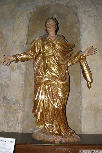 photo de Sainte Radegonde, épouse de Clotaire, roi des Francs, d'une grande charité, obtenait des miracles par tout ce qu'elle touchait, est une des saintes les plus populaires de France