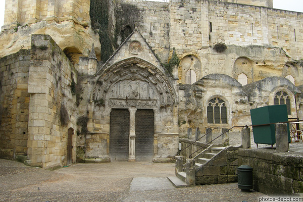 photo de Portail de l'église monolithe unique en Europe