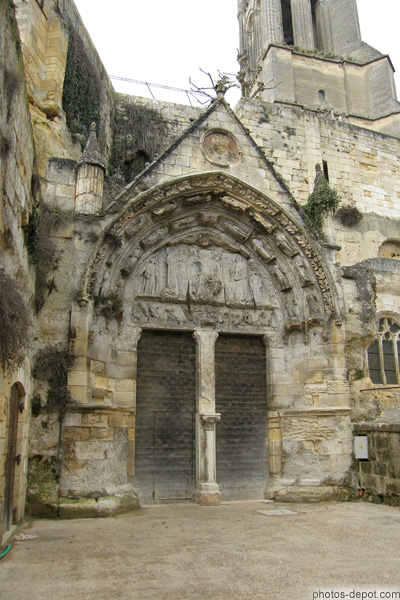 photo d'entrée église monolithe