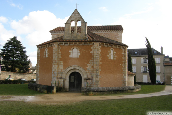 photo de Baptistère St Jean, plus vieux baptistère de France