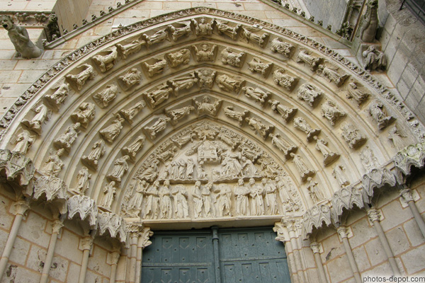 photo de portail sculpté