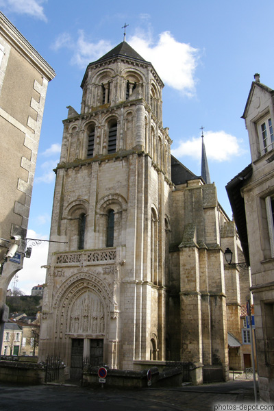 photo de portail et Tour clocher