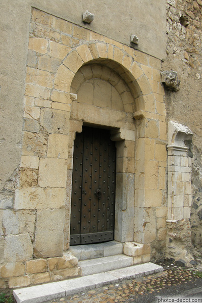 photo de portail latéral de l'église