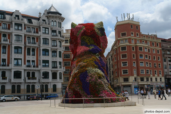 photo de chat ou chien géant ( Puppy) de Jeff Koons