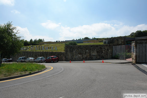 photo d'Entrée des grottes préhistoriques