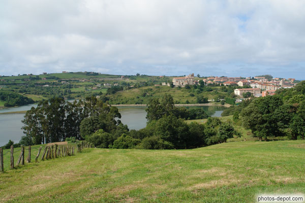 photo de Vue de la ville et l'église
