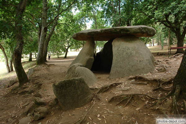 photo de table de pierres des temps préhistoriques