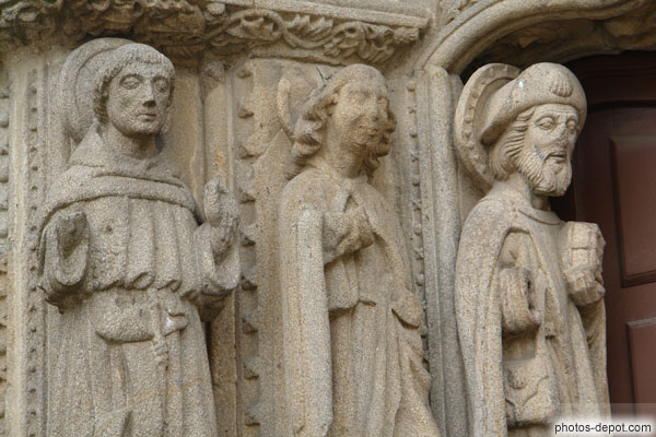 photo de st Jacques et autres saints sur portail