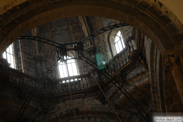 photo de corde et poulies à 24 m de haut au sommet de la calote de la croisée du transept