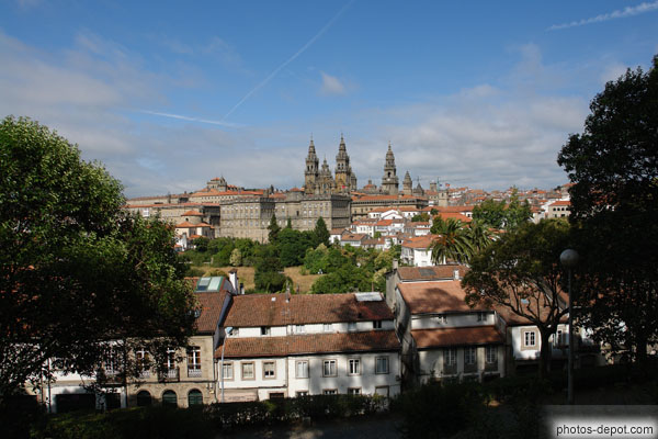 photo de la ville basse et la cathédrale