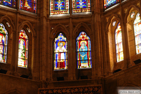 photo de saints orientaux sur les vitraux