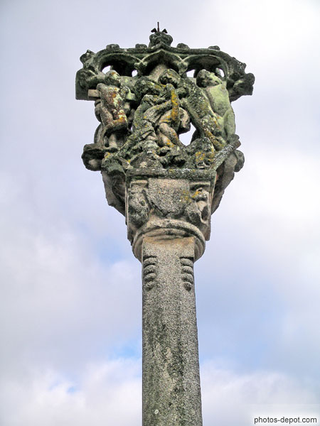 photo de descente de croix sur calvaire