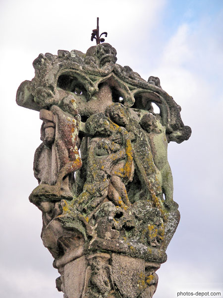 photo de descente de croix sur calvaire