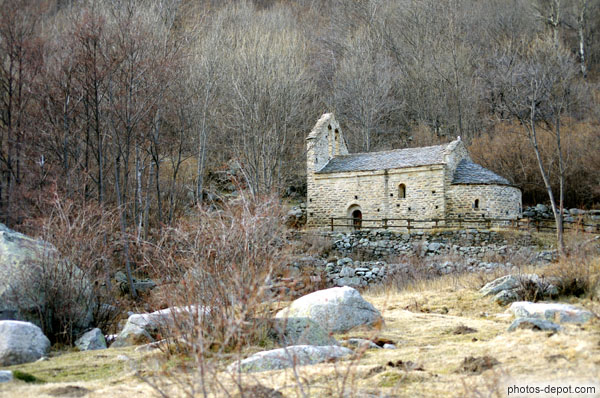 photo de chapelle de montagne