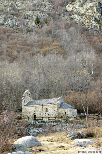 photo de chapelle de pierre sèche
