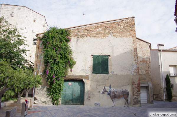 photo de cheval de trait peint sur mur