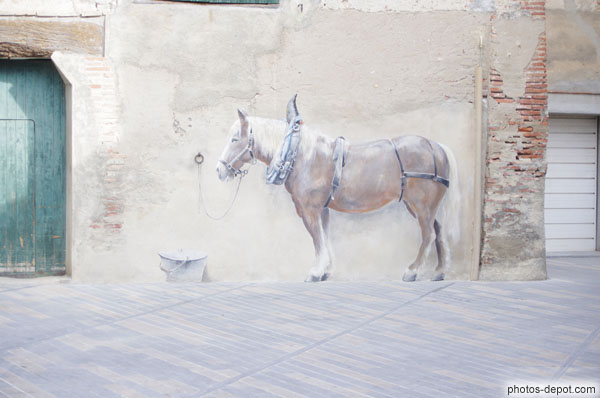 photo de cheval de trait peint sur mur