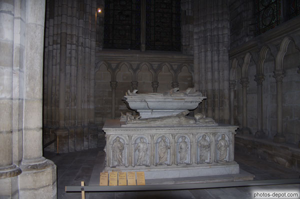photo de Table de marbre des Ducs d'Orléans