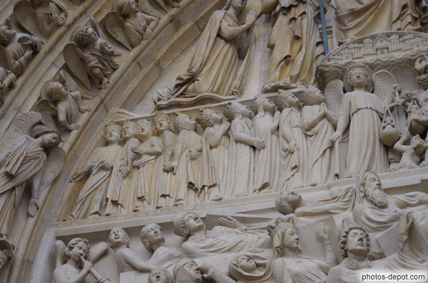 photo de détail du jugement dernier à droite de St Michel, les âmes bienheureuses