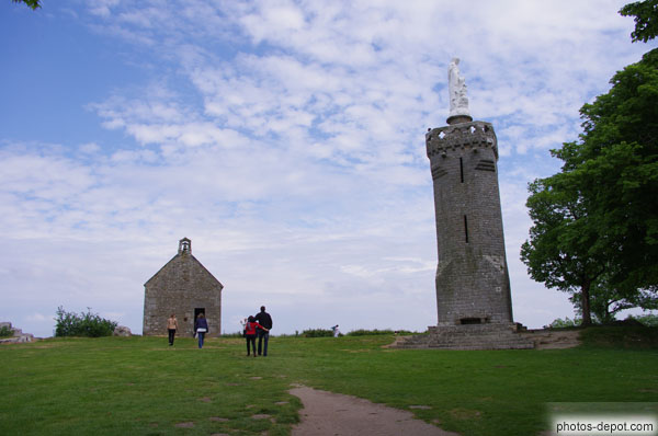 photo de tour et chapelle N-D de l'Espérance au sommet du montDol